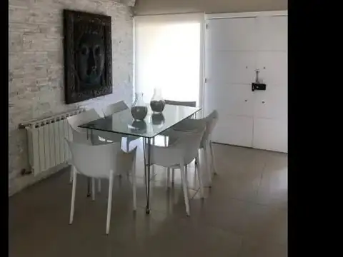 Casa 6 ambientes con 5 baños