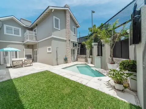 Casa de 4 ambientes con Pileta climatizada y cochera en Villa Devoto