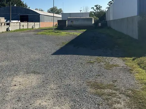 Alquilo Amplio Lote por Chapuy