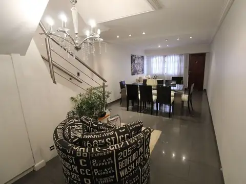 Casa 6 ambientes con 3 baños