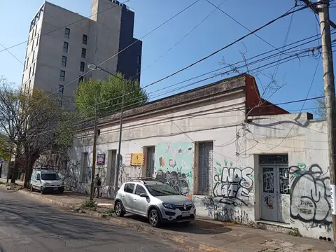 San Martín Centro. Gran terreno 35 mts de frente y 1550 tot.