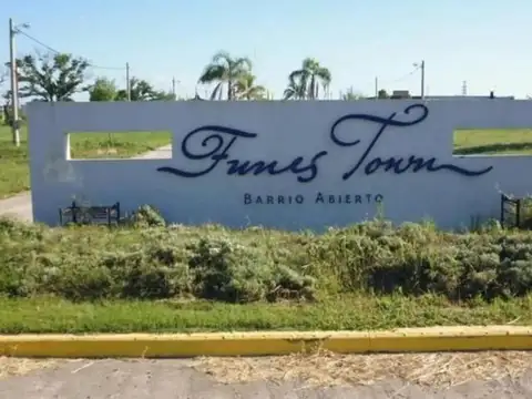 Lote sobre Avenida - Funes Town