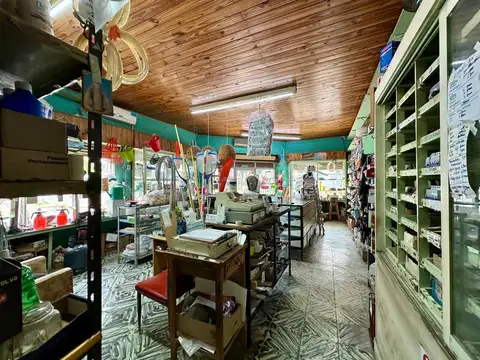 DOS LOCALES   CASA EN VENTA   -   ID 5801