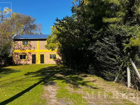 Dos unidades tipo duplex a la venta sobre calle Junin en Loma Verde