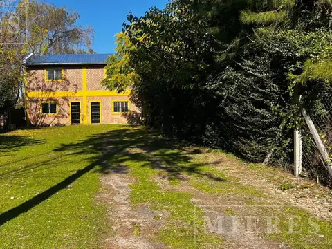 Dos unidades tipo duplex a la venta sobre calle Junin en Loma Verde