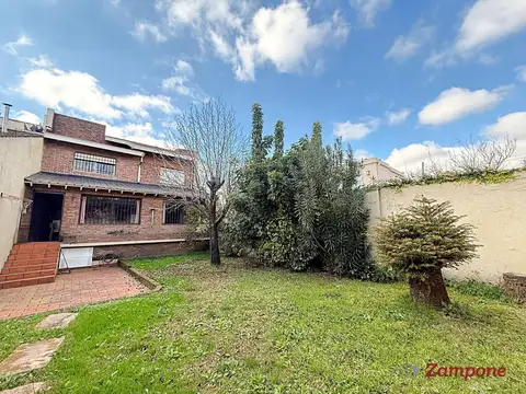Casa 4 Ambientes con Jardín y Cochera en Venta Excelente Ubicación en Martínez