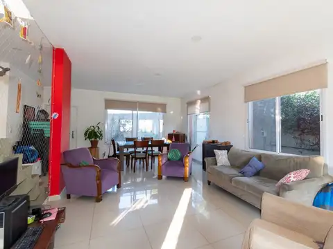 Casa 5 ambientes con 2 baños