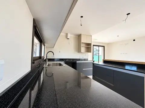CASA A ESTRENAR EN VENTA BARRIO LAR DE BOEDO