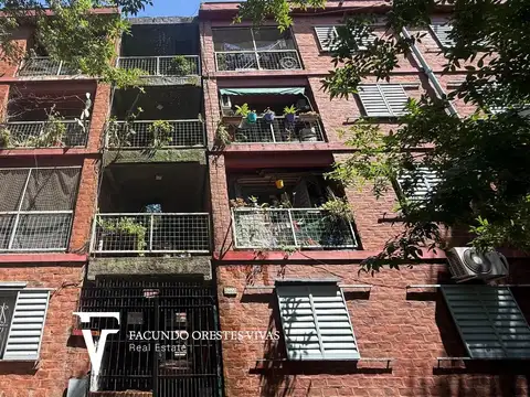 VENTA-DEPARTAMENTO-CINCO AMBIENTES-LAVADERO-PORTERIA-COCHERA-CASEROS