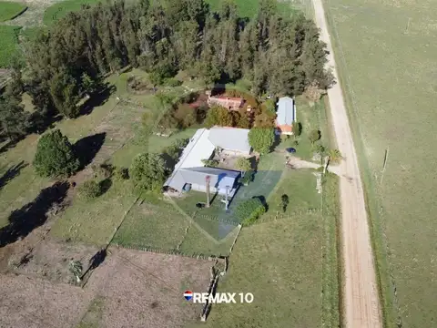 Chacra de 9 hectáreas con múltiples construcciones