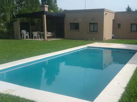 Casa en Alquiler en Villanueva, USD 1.900