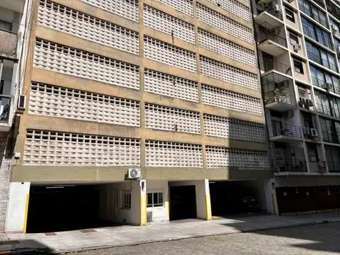 Guido entre Azcuénaga y Av. Pueyrredon