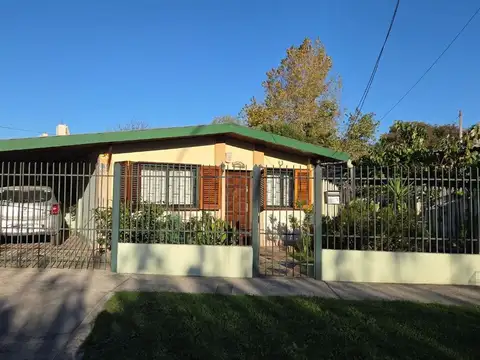 CASA CON JARDIN EN 3 DE FEBRERO