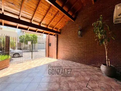 Casa 5 ambientes con 2 baños