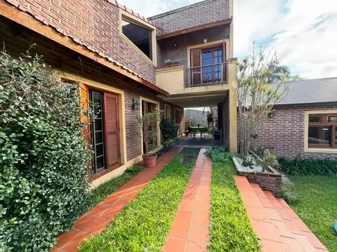 Casa 4 ambientes con 3 baños