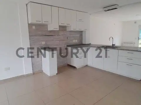 VENTA CASA 4 AMB CON PARQUE EN BARRIO LOS OLIVARES