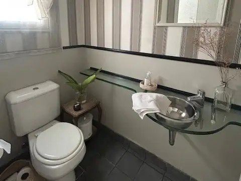 Casa 7 ambientes con 4 baños