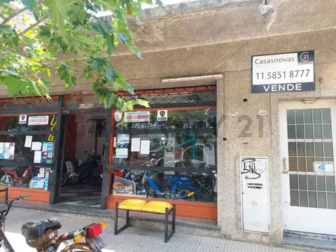 Venta Casa 4 ambientes con local al frente en Floresta