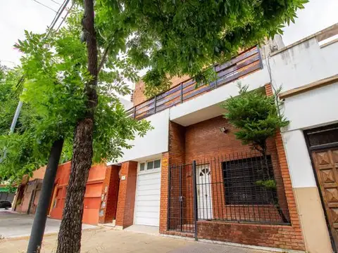 NUEVO VALOR   TIPO CASA AL FRENTE TODO INDEPENDIENTE 4 AMBIENTES CON GARAGE