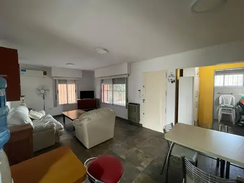 Casa 2 ambientes con 1 baño