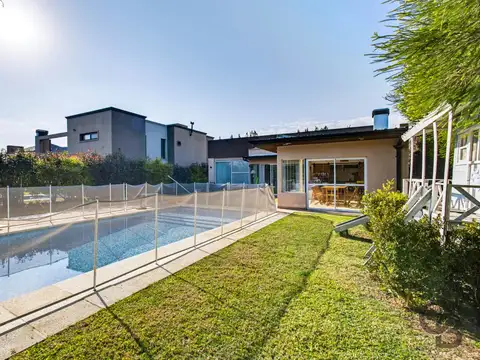 Casa en Venta en Guillermo E Hudson, USD 370.000