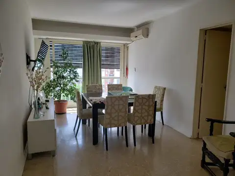 Mercedes 400, Piso 8