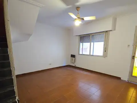 Depto Tipo Casa 4 ambientes con 2 baños