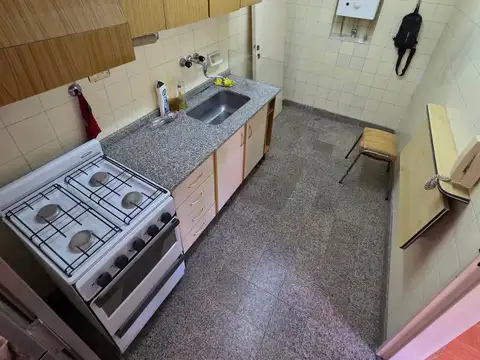 MUY BUEN DEPARTAMENTO 2 AMB. - COCINA SEPARADA - LAVADERO INDEPENDIENTE - MUY LUMINOSO