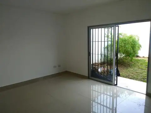 Casa en Alquiler con 1 cochera