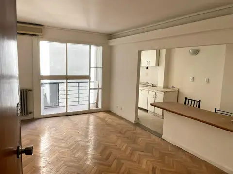 2 dormitorios con balcón | Luminoso | Av. Las Heras y Junín