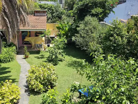 Hermosa casa sobre lote de 10.40x40.50 y espectacular jardín