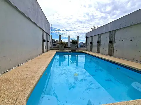 Venta , departamento con patio 44 m2 totales,  parrilla, piscina, baulera, Colegiales.