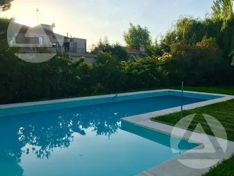 Casa 4 ambientes con 5 baños