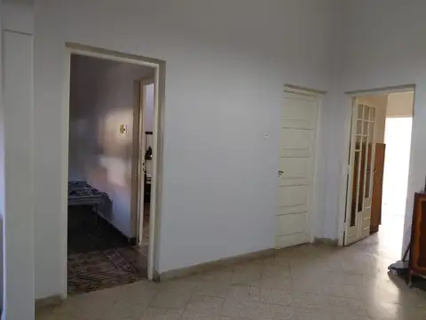 Casa 5 ambientes con 1 baño