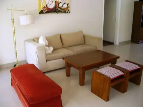 Casa en Alquiler Temporal con 3 cocheras