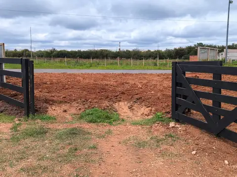 VENTA TERRENO AL INGRESO DE JAUREGUI