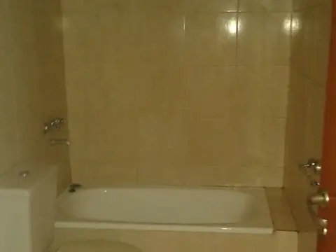 Paraguay 2400, Piso 2