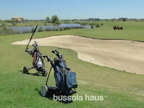 Lote en venta a la laguna en barrio Golf de Canton Escobar