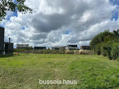 Terreno en Venta en El Cantón - Barrio Golf, USD 110.000