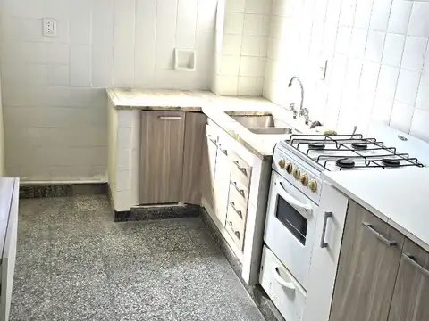 Excelente departamento de 3 ambientes hiper luminoso. Excelente Ubicacion.