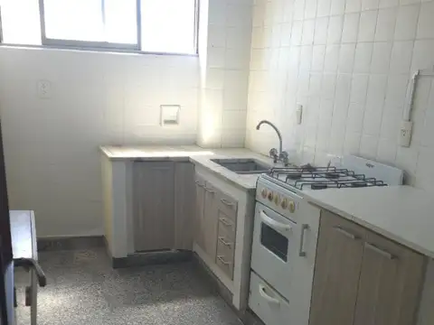 Excelente departamento de 3 ambientes hiper luminoso. Excelente Ubicacion.