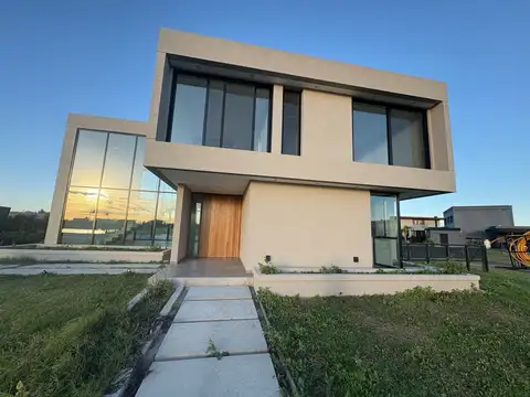 Casa en Alquiler de 3 dormitorios