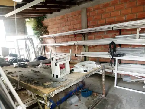 Dos  Locales con vivienda en venta en San Bernardo Del Tuyu