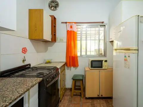 Venta Casa de 5 ambientes con parque - Merlo