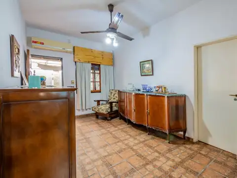 Casa 6 ambientes con 2 baños