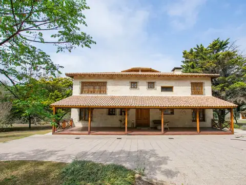 CASONA DE CATEGORIA EN VILLA GENERAL BELGRANO