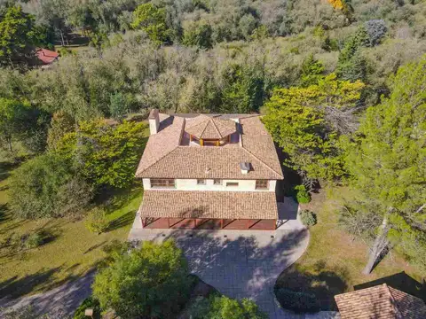 Casa 12 ambientes con 5 baños