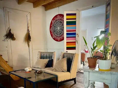 Casa bien conservada en zona estratégica, oportunidad única.