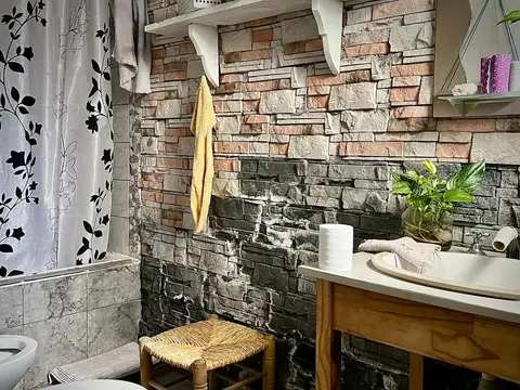 Casa bien conservada en zona estratégica, oportunidad única.