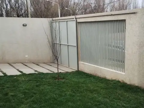 Casa en Alquiler en Neuquen, $ 3.200.000
